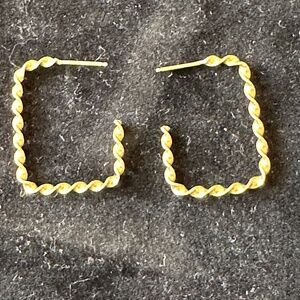 14kt yellow gold square open hoop earrings